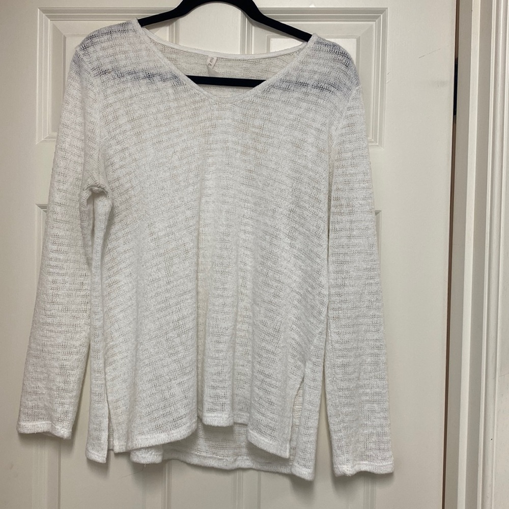 White Mia and Tess pullover sweater